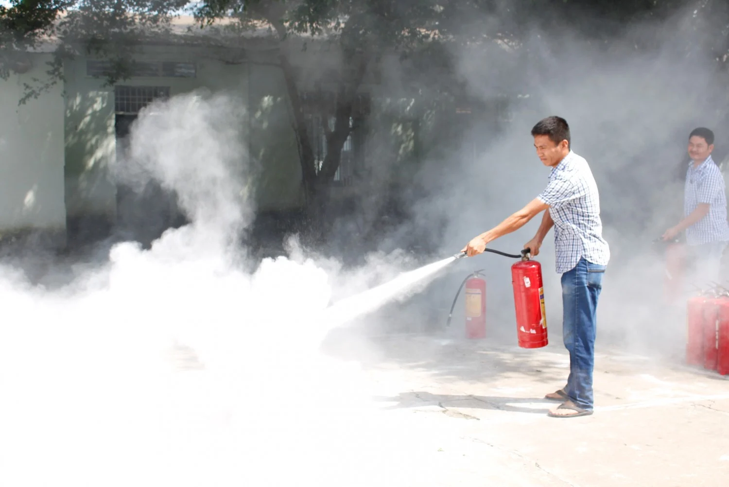 sử dụng bình chữa cháy dạng bột